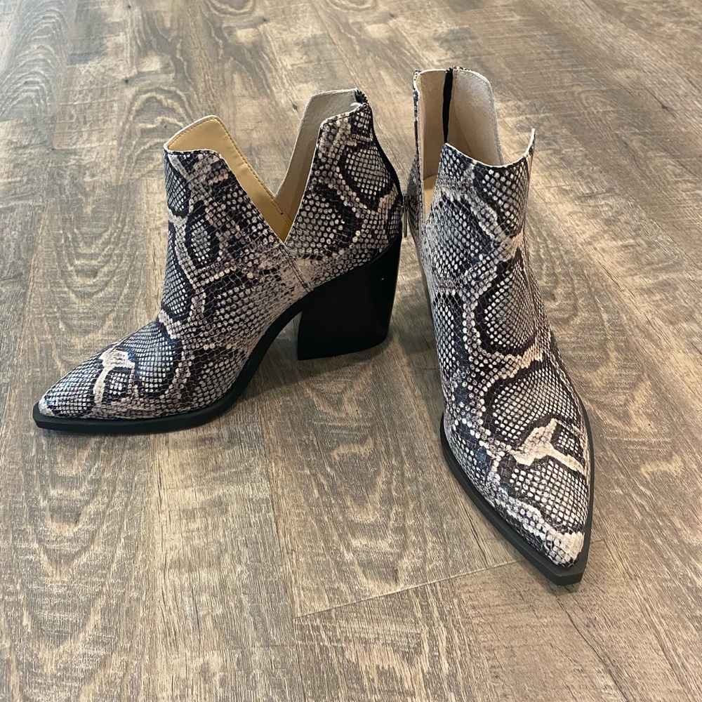 Vince Camuto Gigietta snakeskin bootie